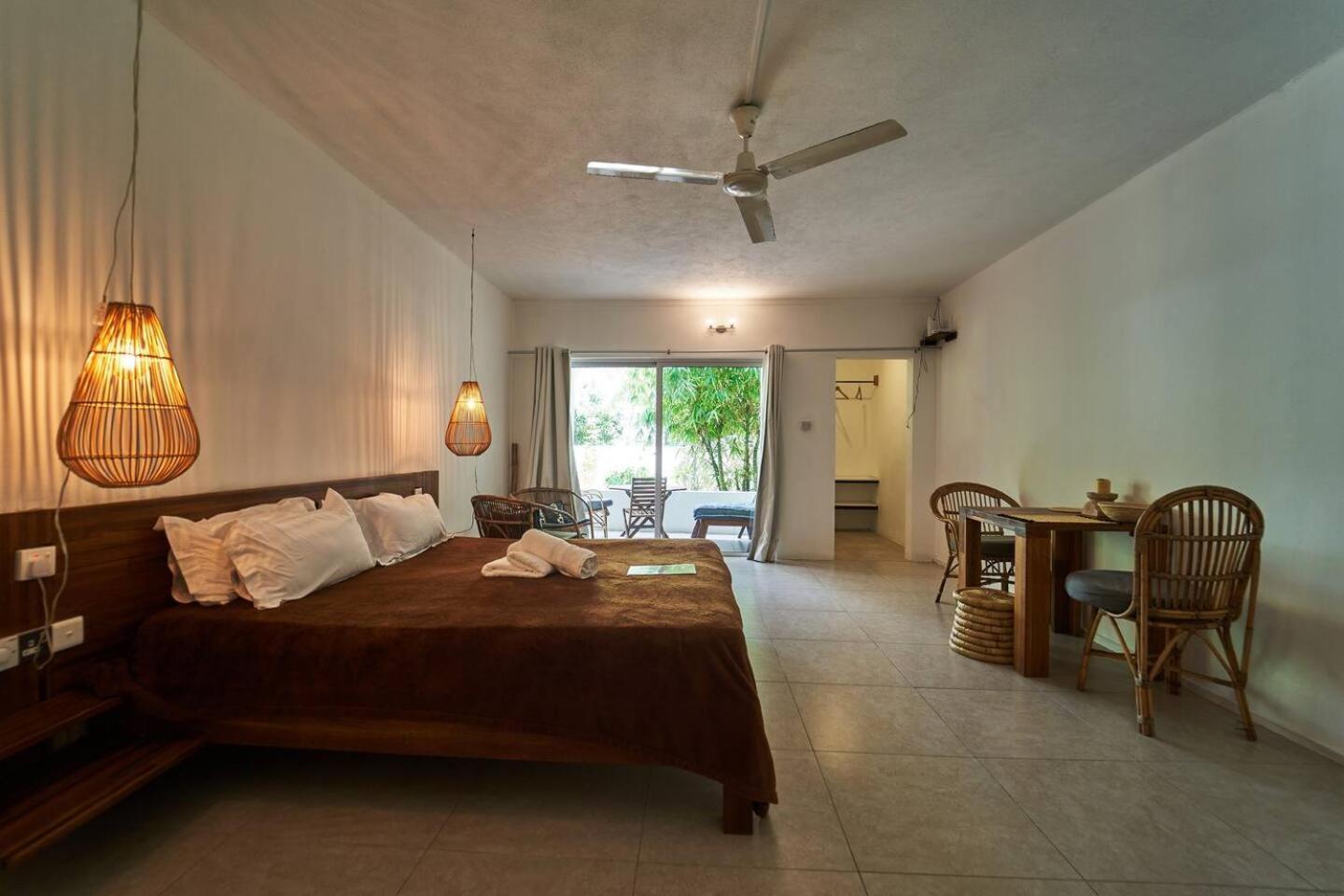 Loukaz -Entire Rental Units W Panoramic Rooftop Coteau Raffin Exterior photo