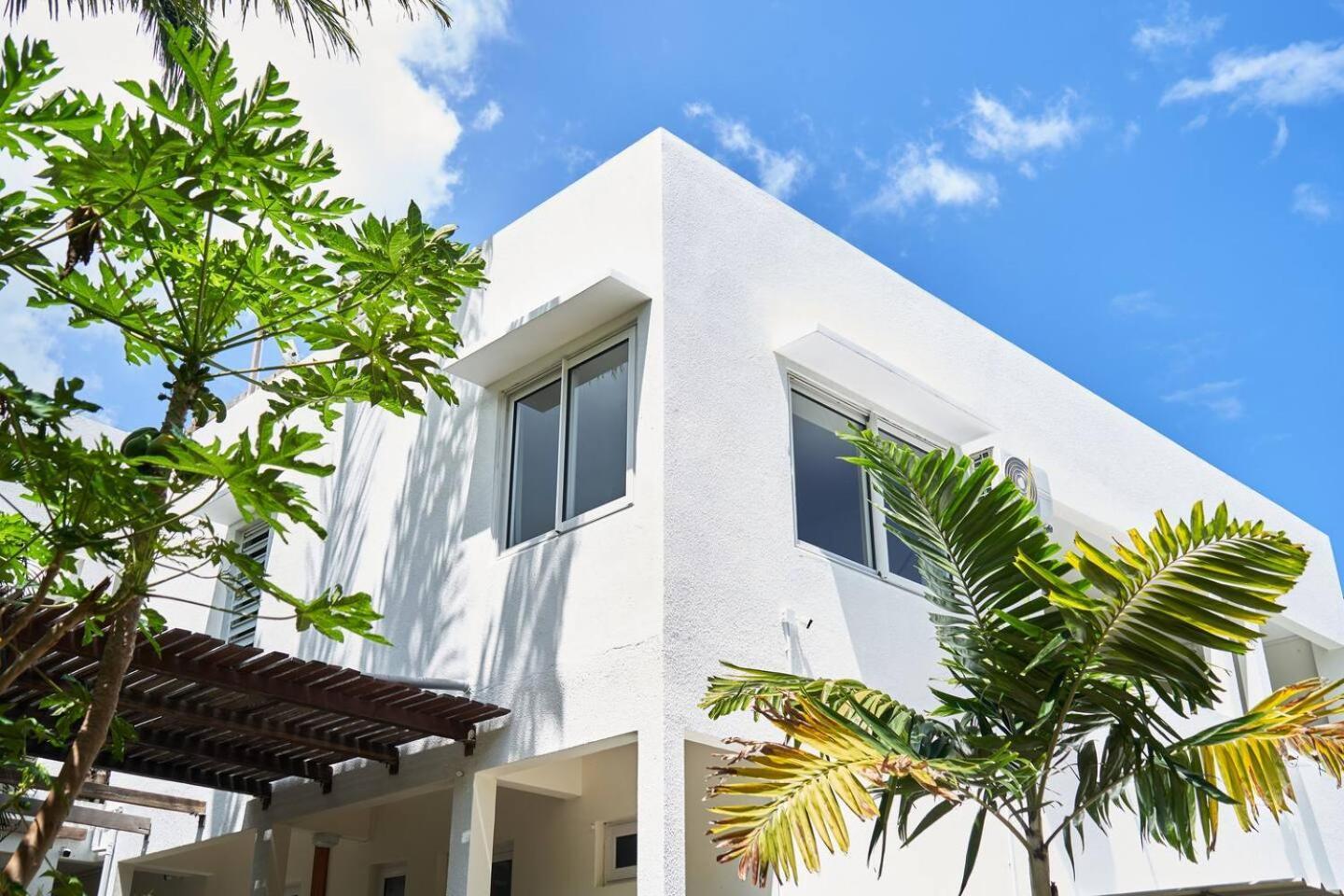 Loukaz -Entire Rental Units W Panoramic Rooftop Coteau Raffin Exterior photo
