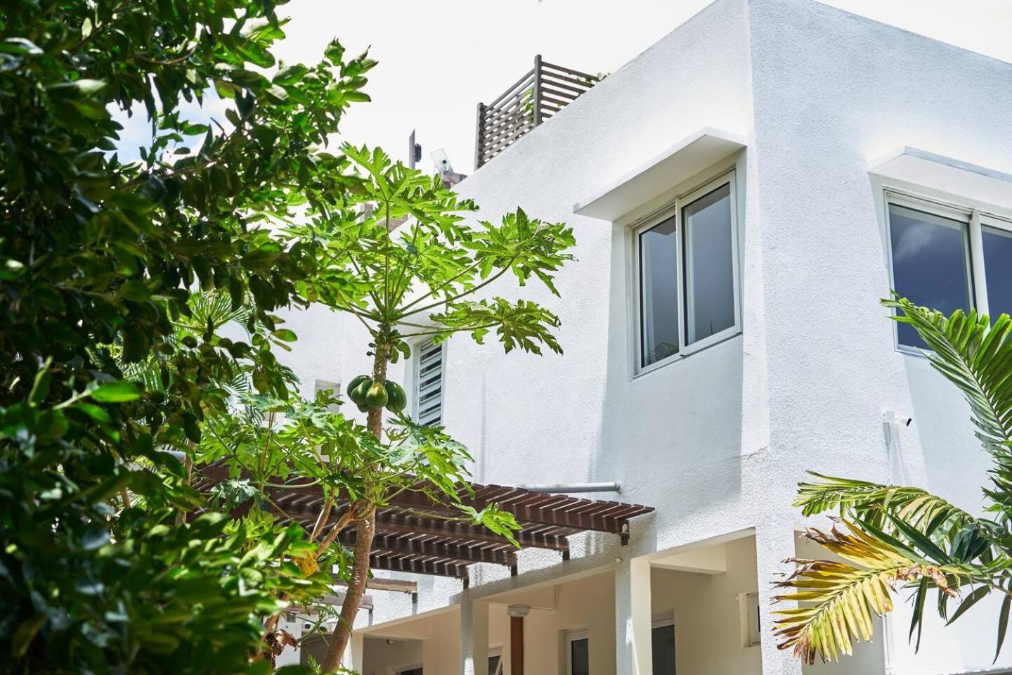 Loukaz -Entire Rental Units W Panoramic Rooftop Coteau Raffin Exterior photo